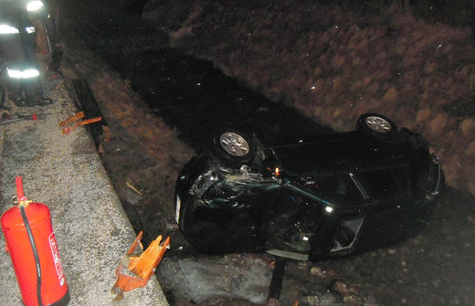 Auto stürzte in Niederöblarn in Bachbett