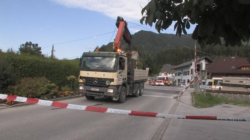 LKW-Hiab riss Bahn-Oberleitung ab