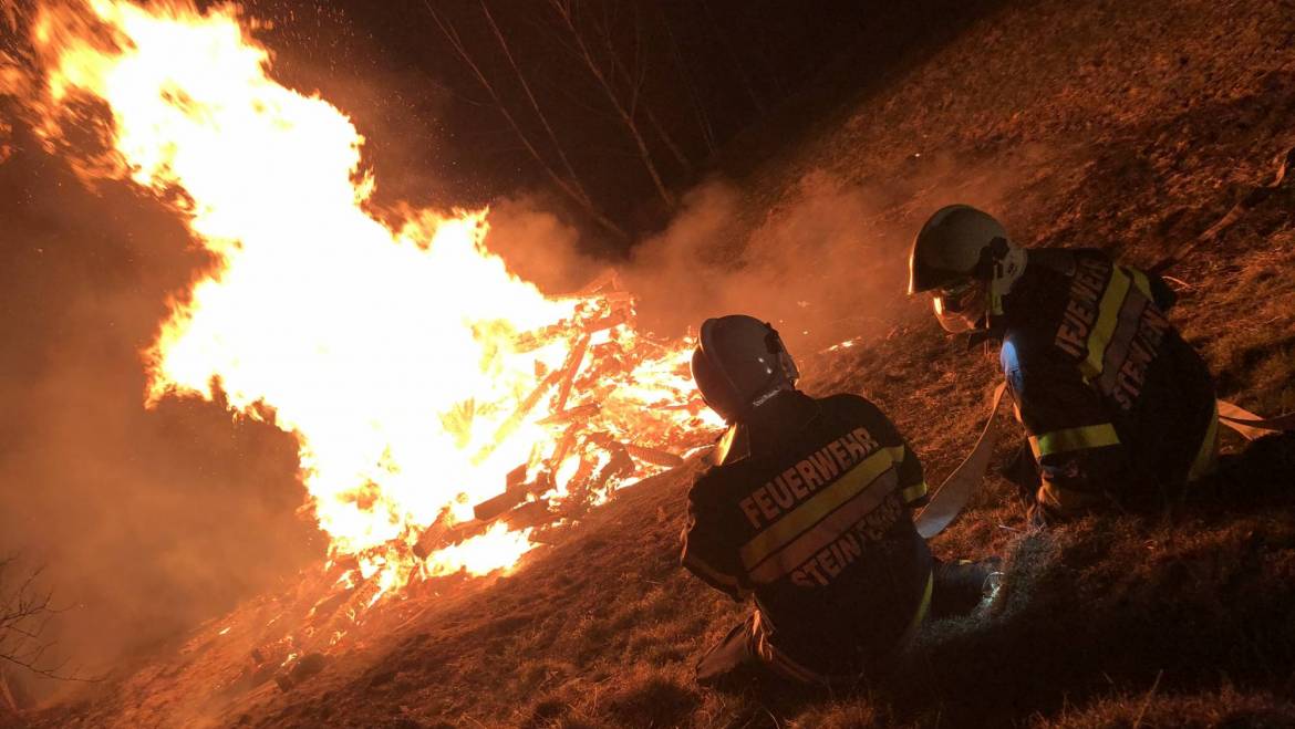 Illegal entzündetes Brauchtumsfeuer
